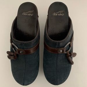 Dansko ladies size 39 (US size 7.5-8)